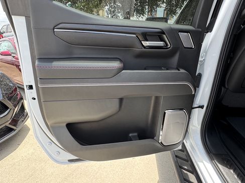 Used 2025 GMC Sierra 1500 AT4X image 18