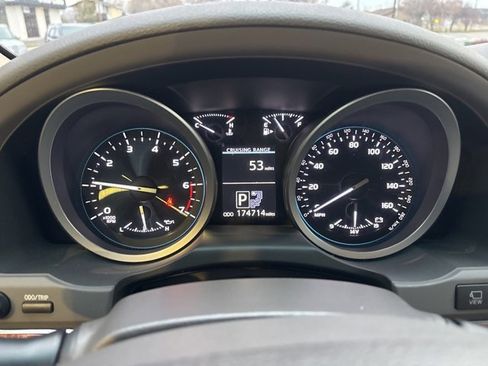 Used 2015 Toyota Land Cruiser image 25