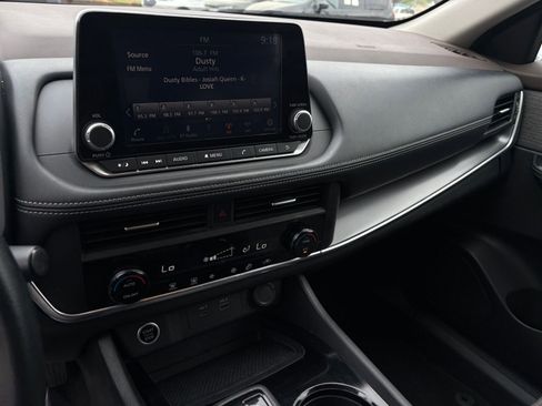 Used 2023 Nissan Rogue SV image 20