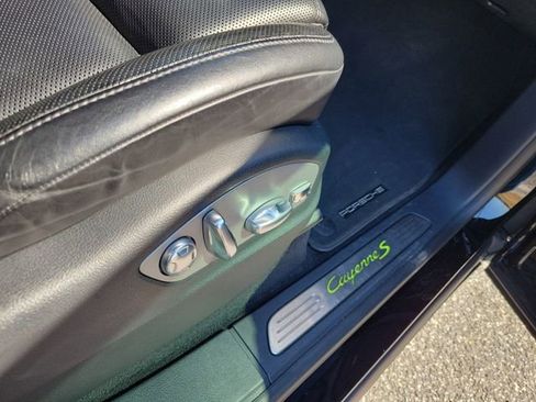 Used 2018 Porsche Cayenne S image 35