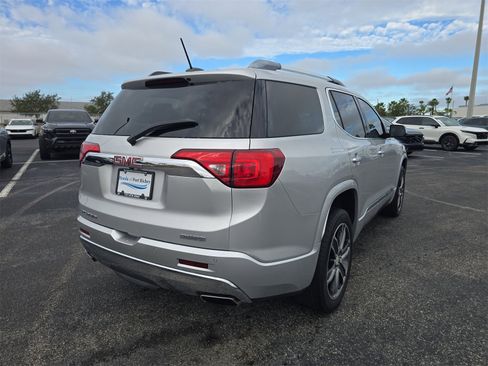Used 2019 GMC Acadia Denali image 4