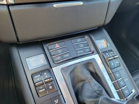 Used 2018 Porsche Macan AWD/4WD image 23