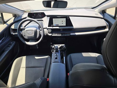 Used 2025 Toyota Prius XLE FWD image 19