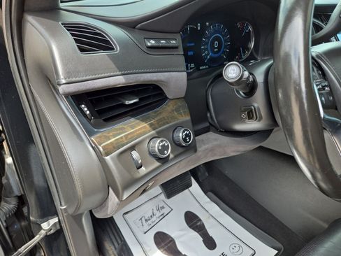 Used 2017 Cadillac Escalade Platinum AWD/4WD image 23