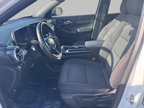 Used 2025 Chevrolet Equinox LT image 41