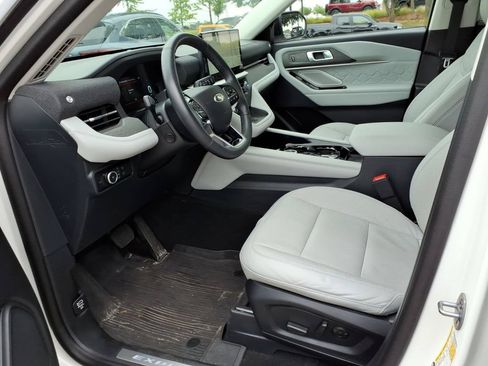 Used 2025 Ford Explorer Platinum w/ Ultimate Package AWD/4WD image 10
