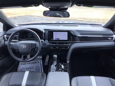 Used 2025 Toyota Camry SE image 21
