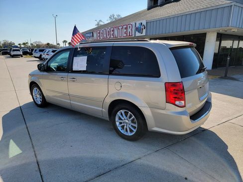 Used 2013 Dodge Grand Caravan SXT image 3
