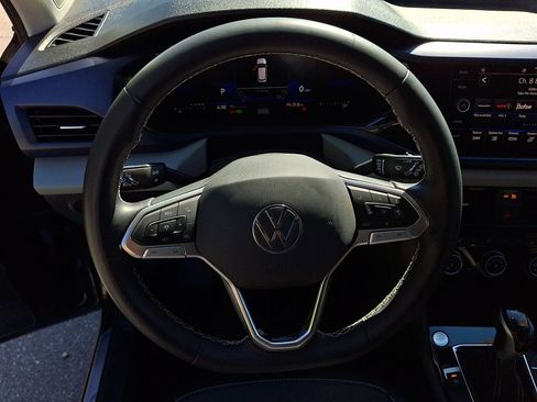 Certified 2023 Volkswagen Taos SE w/ Panoramic Sunroof Package FWD image 19