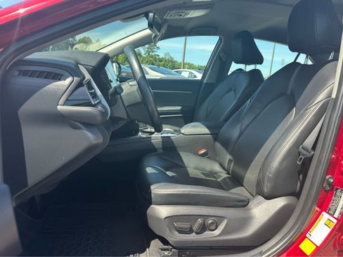 Used 2021 Toyota Camry XLE w/ Navigation Package FWD image 12