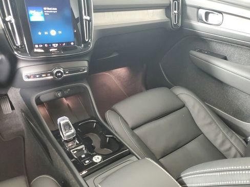 Certified 2025 Volvo XC40 B5 Plus image 19