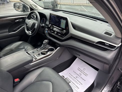 Certified 2021 Toyota Highlander Platinum image 36