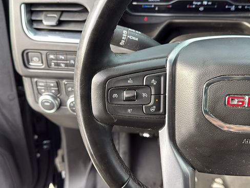 Used 2023 GMC Yukon SLT w/ SLT Luxury Package image 16