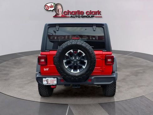 Used 2025 Jeep Wrangler Unlimited Rubicon AWD/4WD image 4