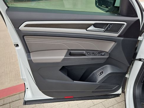 Used 2022 Volkswagen Atlas SE w/ Panoramic Sunroof Package image 14