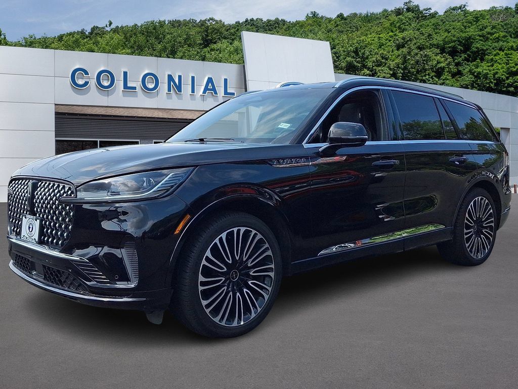 Used 2025 Lincoln Aviator Black Label AWD/4WD image 3