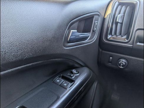 Used 2017 GMC Canyon SLE w/ SLE Convenience Package image 18