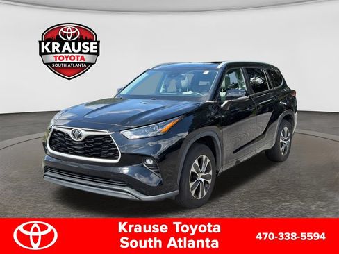 Used 2023 Toyota Highlander XLE FWD image 1