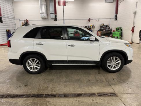 Used 2014 Kia Sorento LX image 6