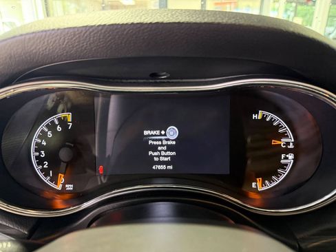 Used 2019 Jeep Grand Cherokee Altitude AWD/4WD image 16