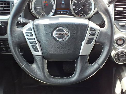 Used 2019 Nissan Titan PRO-4X w/ Pro-4x Convenience Package AWD/4WD image 14