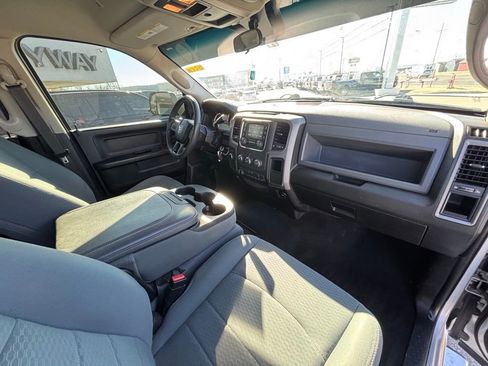 Used 2018 RAM 2500 Tradesman w/ Chrome Appearance Group image 12