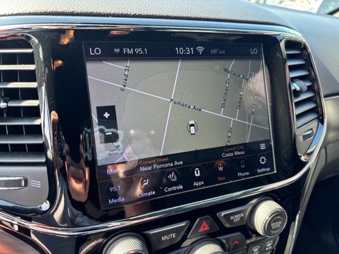 Used 2019 Jeep Grand Cherokee Altitude image 15