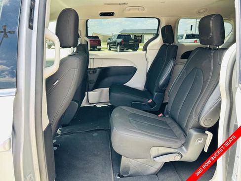 Used 2023 Chrysler Voyager LX FWD image 23