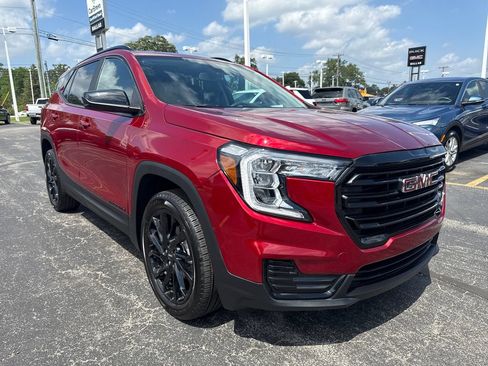 Certified 2023 GMC Terrain SLE w/ Driver Convenience Package AWD/4WD image 3