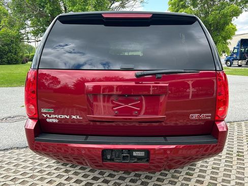 Used 2010 GMC Yukon XL SLE w/ SLE-2 Equipment Package AWD/4WD image 6