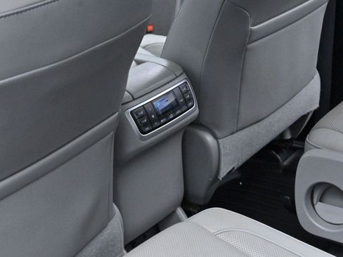 Used 2016 Toyota Highlander Limited Platinum image 32