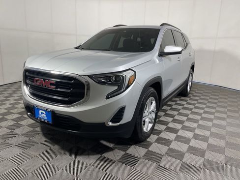 Used 2020 GMC Terrain SLE w/ Driver Convenience Package FWD image 4