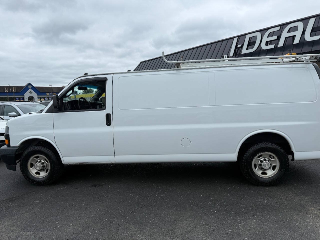 Used 2020 Chevrolet Express 3500 Extended w/ Driver Convenience Package RWD image 8