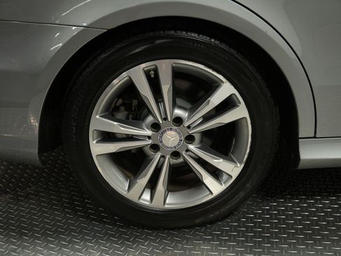 Used 2014 Mercedes-Benz E 250 BlueTEC Sedan image 23