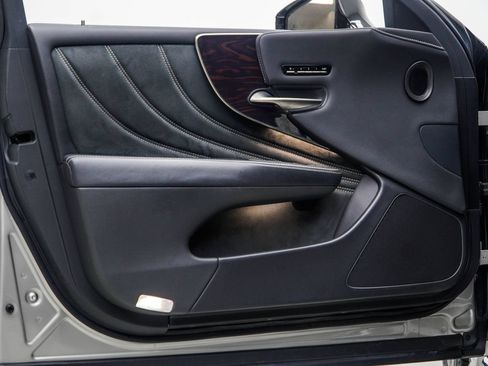 Used 2018 Lexus LS 500 w/ Interior Upgrade Package RWD image 38