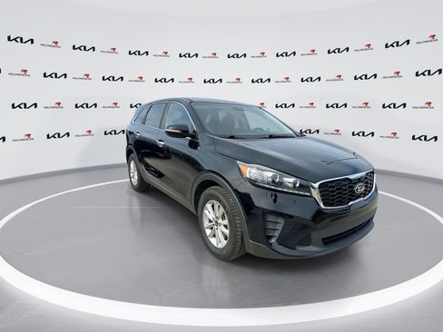 Used 2020 Kia Sorento LX FWD image 2