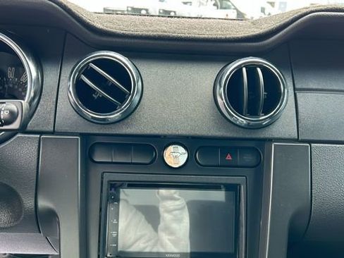 Used 2006 Ford Mustang Deluxe image 20