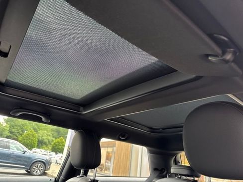 Used 2019 MINI Cooper 2-Door Hardtop w/ Storage Package FWD image 9