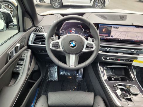 New 2026 BMW X5 xDrive40i w/ M Sport Package AWD/4WD image 13