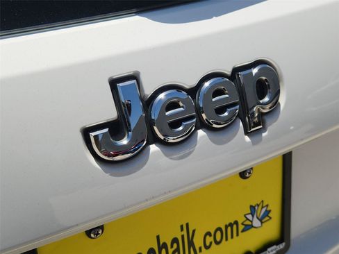 Used 2017 Jeep Grand Cherokee Overland RWD image 30