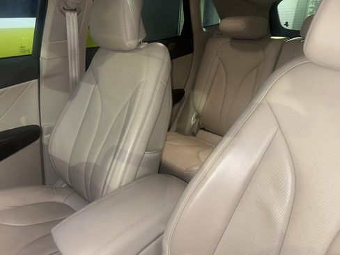 Used 2017 Lincoln MKC Reserve image 8