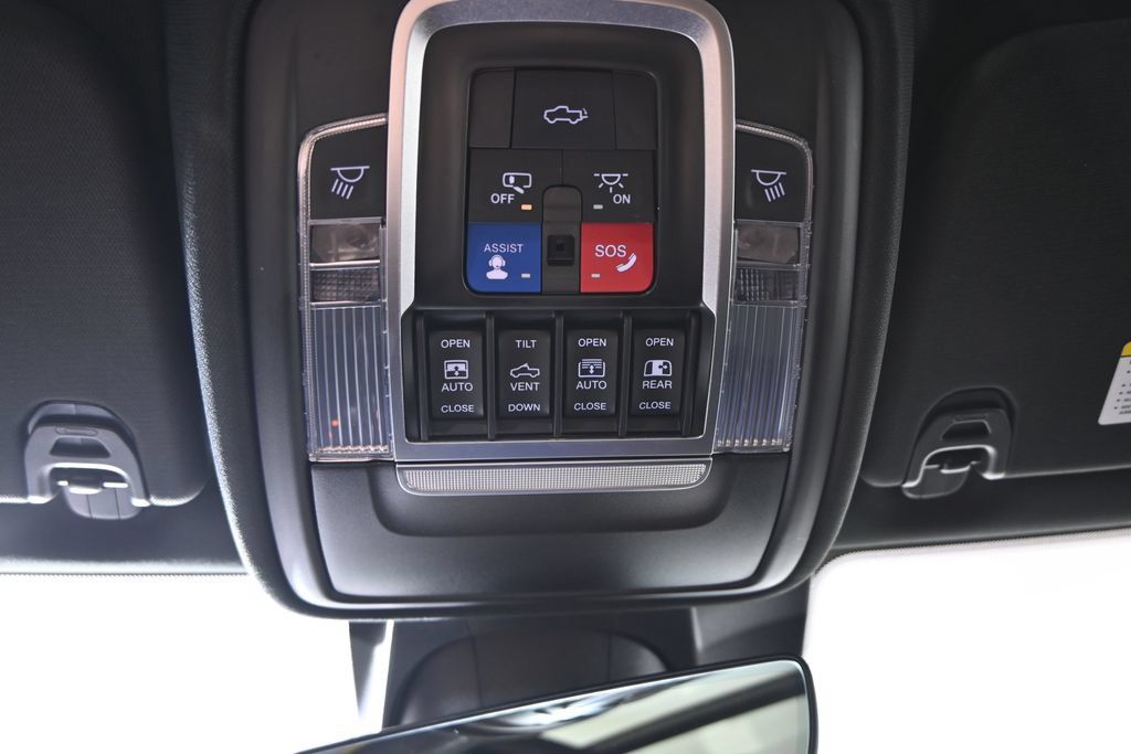 Used 2022 RAM 1500 Limited w/ Body-Colour Bumper Group AWD/4WD image 35