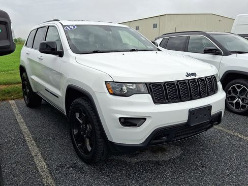 Used 2019 Jeep Grand Cherokee Laredo AWD/4WD image 1