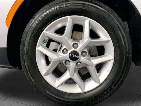 Certified 2025 Kia Soul LX w/ LX Technology Package FWD image 9