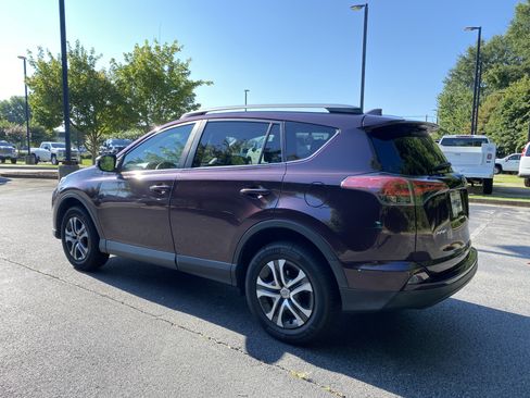 Used 2018 Toyota RAV4 LE w/ Carpet Mat Package AWD/4WD image 7