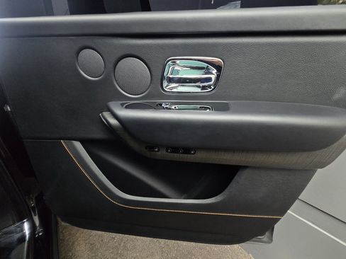 Used 2020 Rolls-Royce Cullinan Black Badge image 48