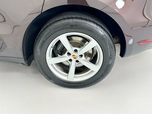 Used 2021 Porsche Macan AWD/4WD image 30