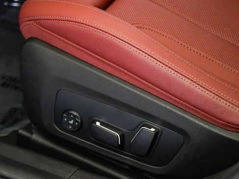 Used 2026 BMW 330i Sedan w/ M Sport Package RWD image 23