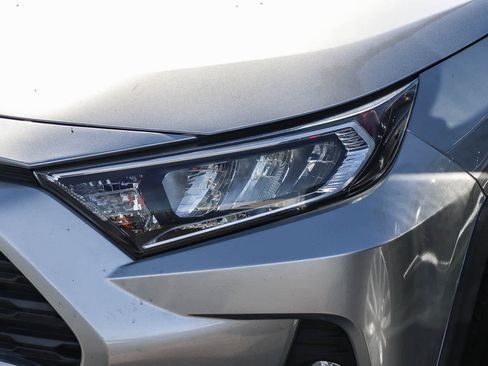 Used 2020 Toyota RAV4 XLE image 2