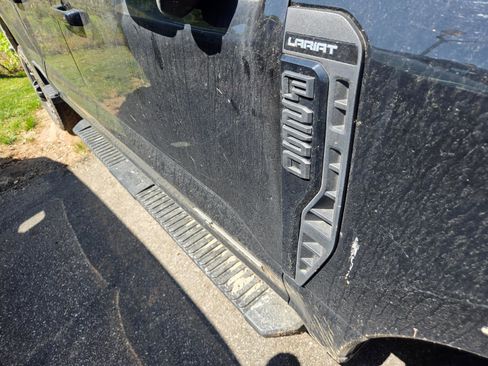 Used 2023 Ford F250 Lariat w/ Sport Appearance Package AWD/4WD image 5